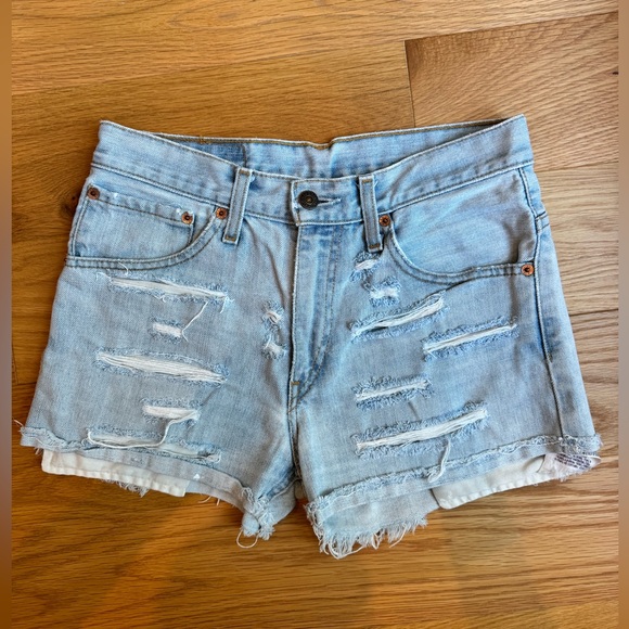 Vintage Levi’s Distressed Shorts size 25 - Picture 2 of 5